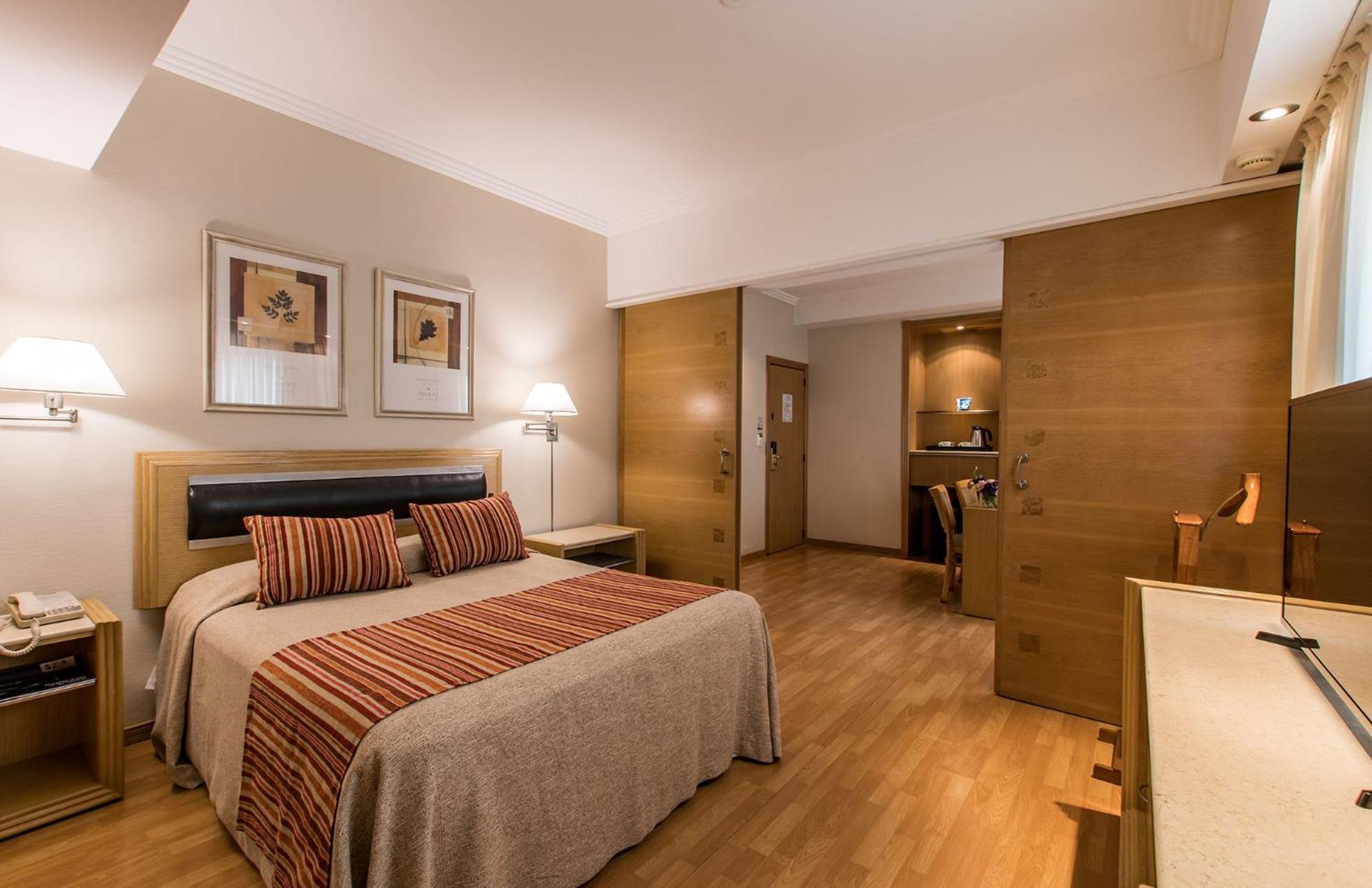 Double Suite,1566935822:JPEG