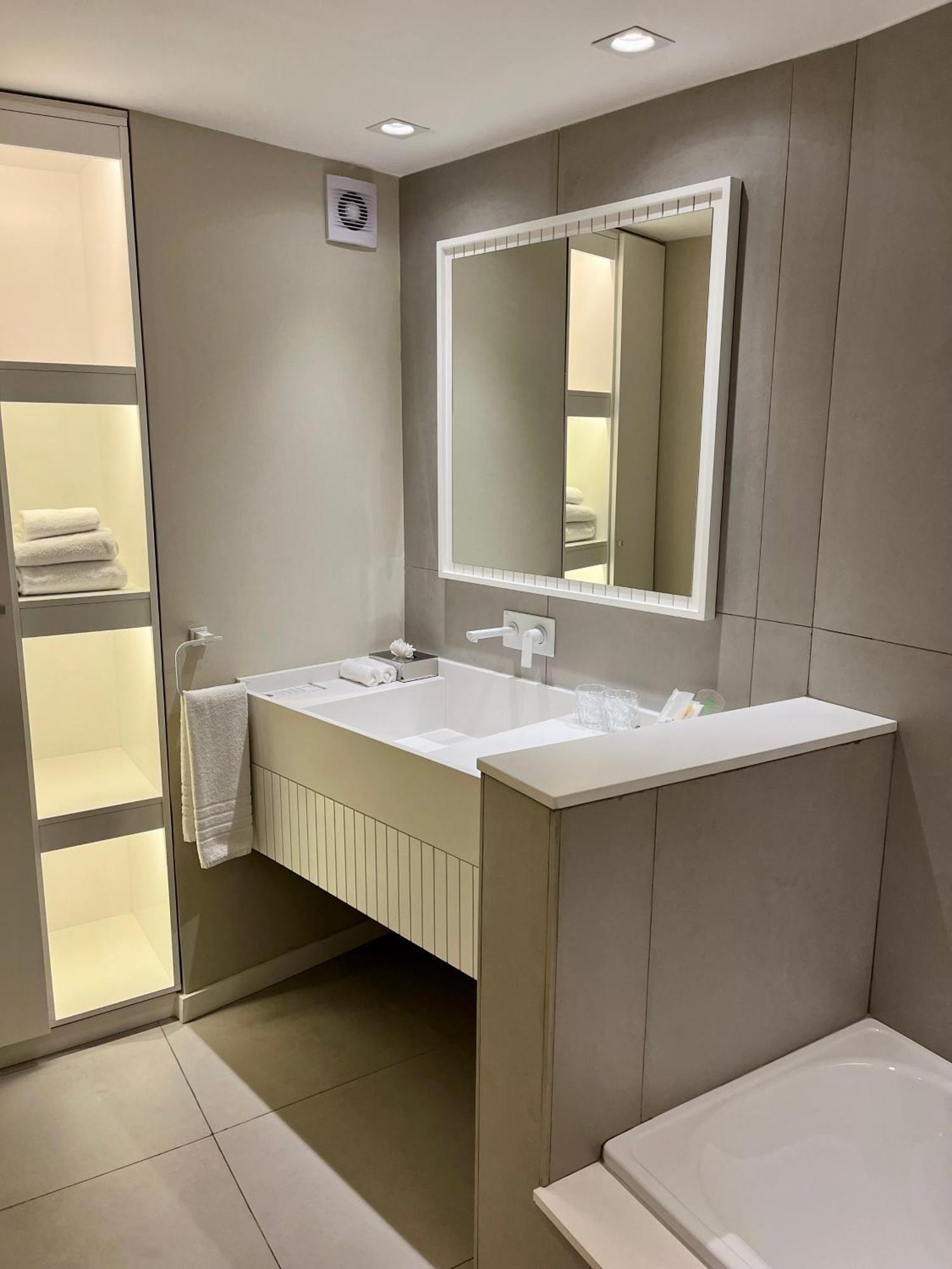 One-Bedroom King Suite,1705587240:JPEG